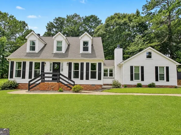 2 Heritage Trce, Newnan, GA 30263