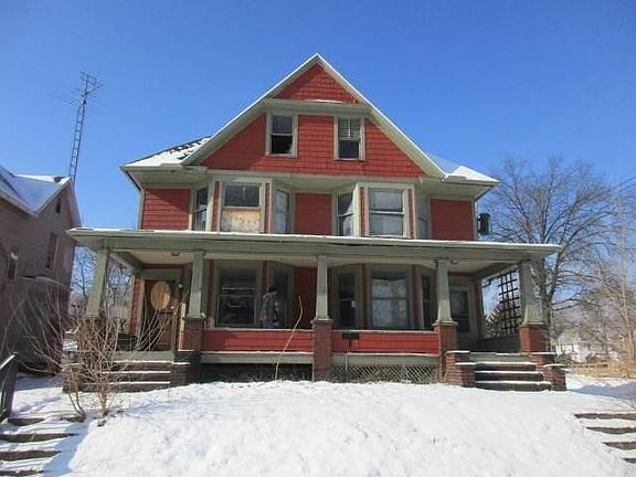 2nd image of 831 Shorb Ave NW