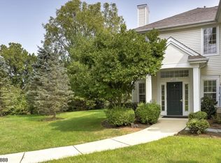 638 Honeybrook Cir, Stewartsville, NJ 08886