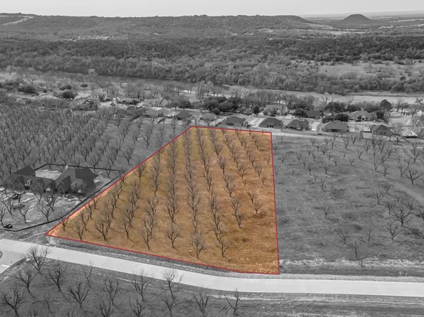 3119 E Landings Rd S, Granbury, TX 76049