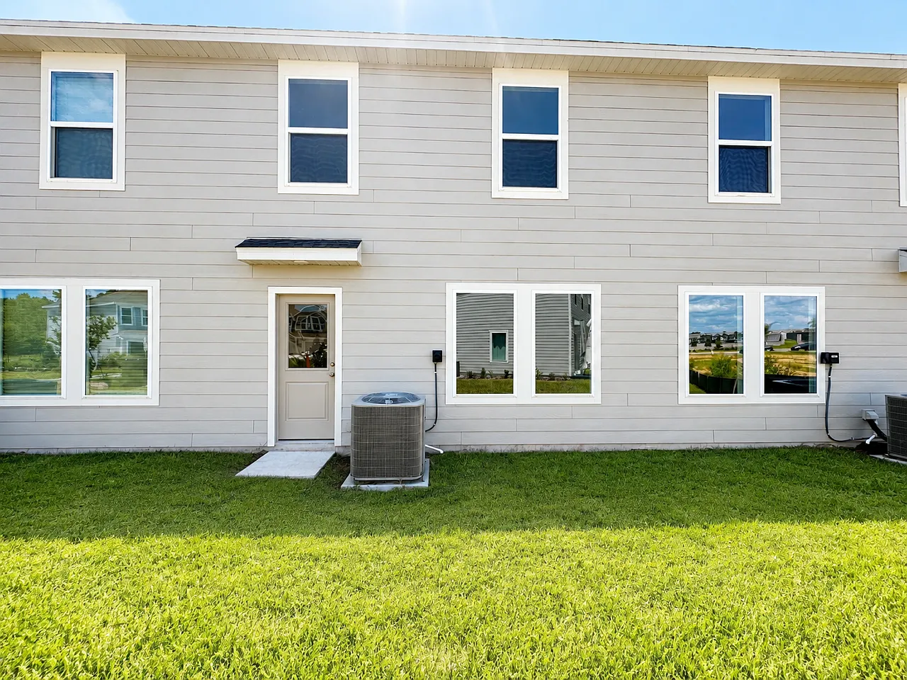 3 bed, 2.5 bath, 1378 sqft, $1,950 — Photo 3