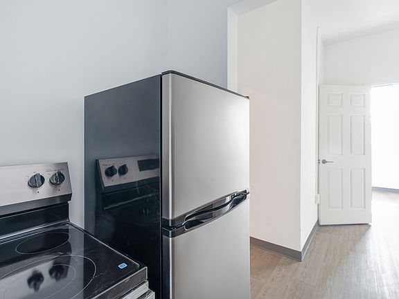 4th image of 1115 6th Ave APT 206