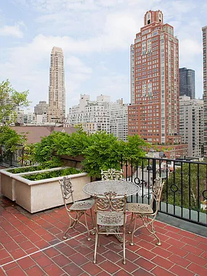 Sold by Sotheby's International Realty | media 18