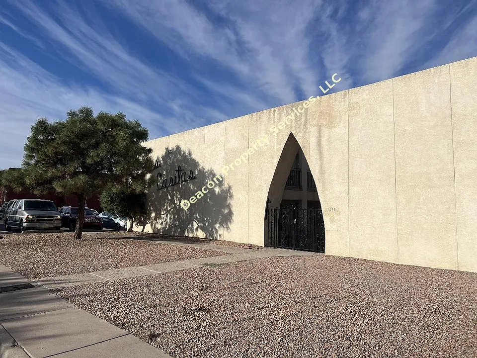 Las Casitas Apartments
