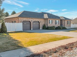 290 E 450 S, Hyde Park, UT 84318