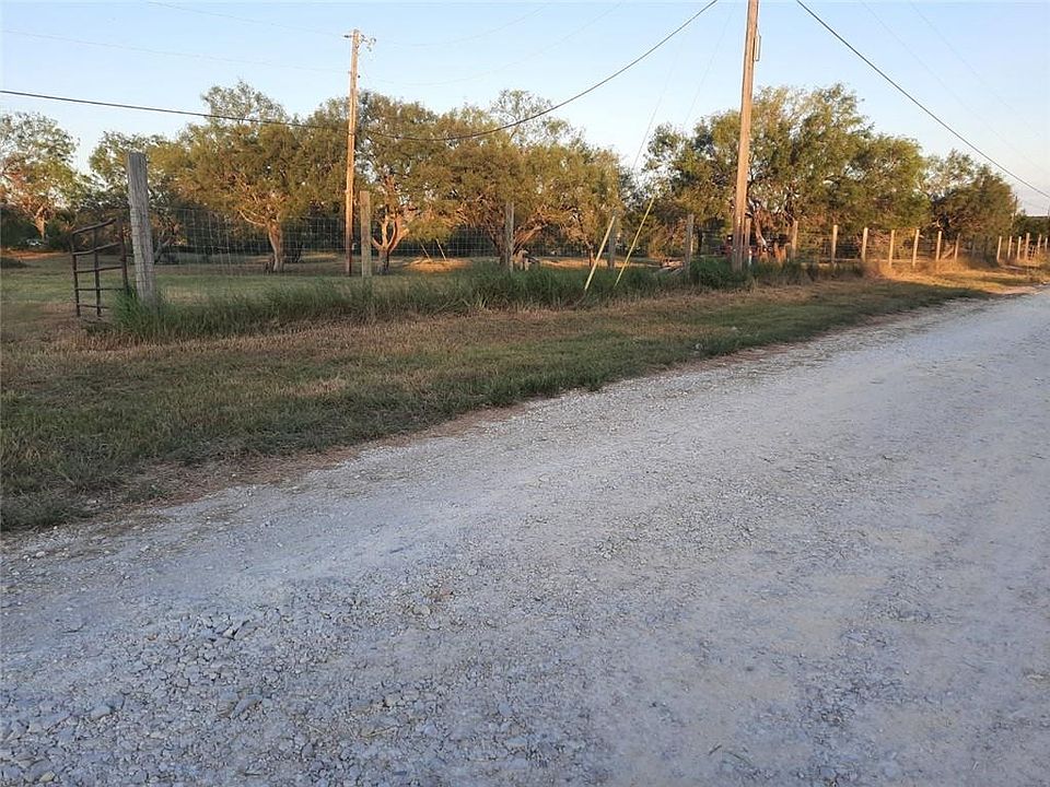 2nd image of 118 Valerie Ln