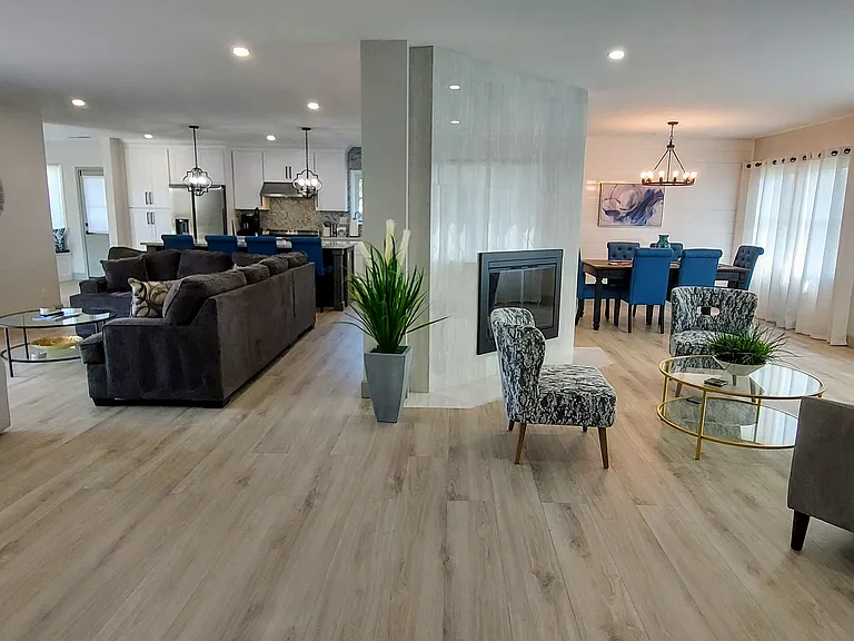 17 Maxine Dr — Photo 1