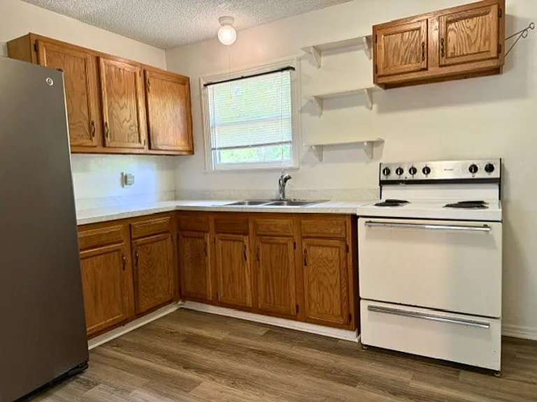1704 Smith Dr — Photo 9
