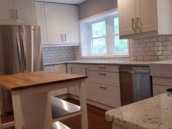 4th image of 9064 Saranac Dr