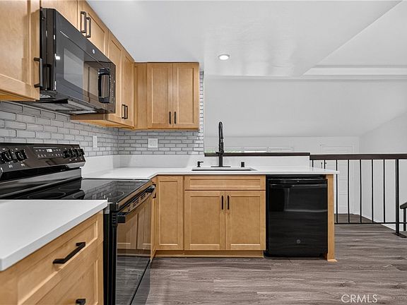 4th image of 648 Coronado Ave