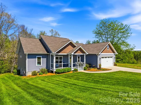 144 Hidden Knoll Dr, Hendersonville, NC 28792