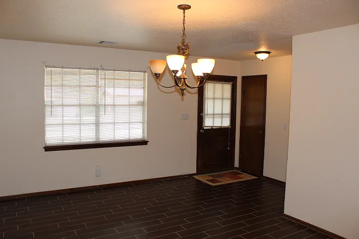 3 bed, 1.5 bath, 1100 sqft, $1,295 — Photo 3