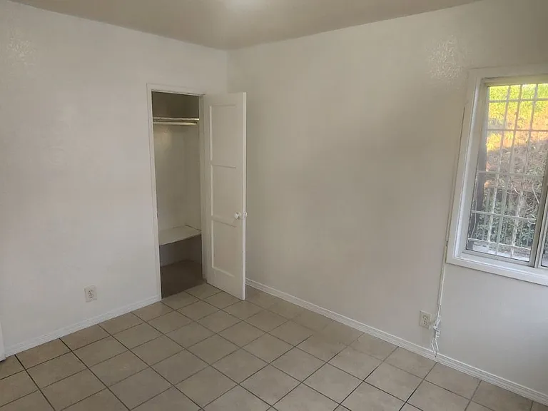 12241 Peach St — Photo 7