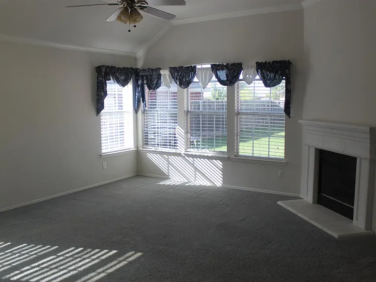1556 Bastrop Dr — Photo 8