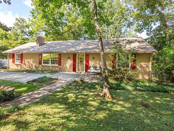 3rd image of 104 Canyon Dr