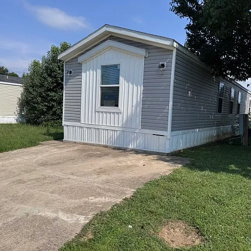 3 bed, 2.0 bath, $1,294 — Photo 1
