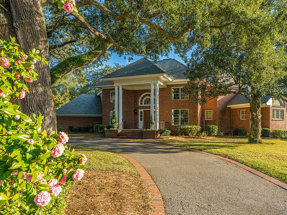 1st image of 235 Country Club Ln