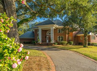 235 Country Club Ln, Charleston, SC 29412