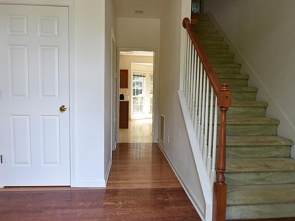 2nd image of 1999 Riverlanding Cir