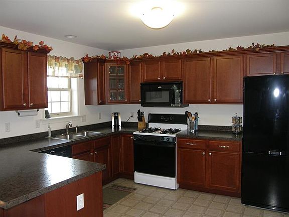 5th image of 145 Nicole St