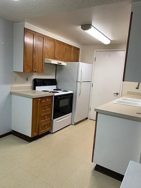 1st image of 611 North Ln #4
