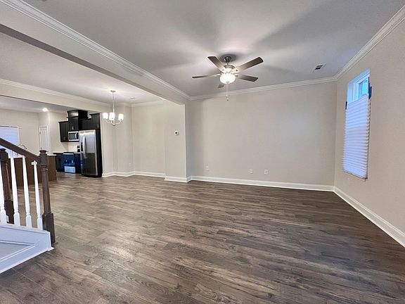 3rd image of 354 Savoy Loop
