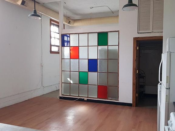 3rd image of 1513 N Western Ave APT 304
