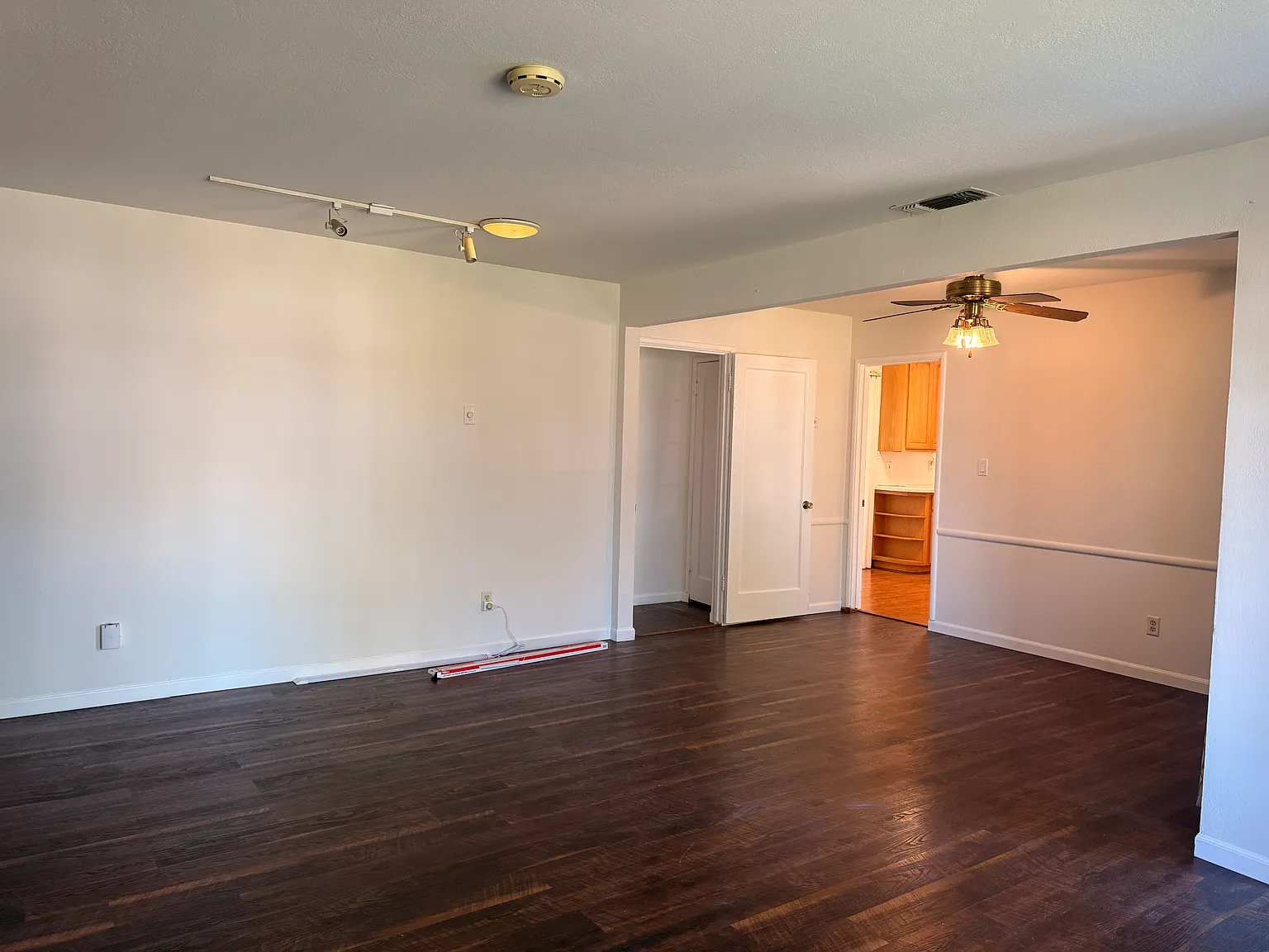 3 bed, 1137 sqft, $2,000 — Photo 4