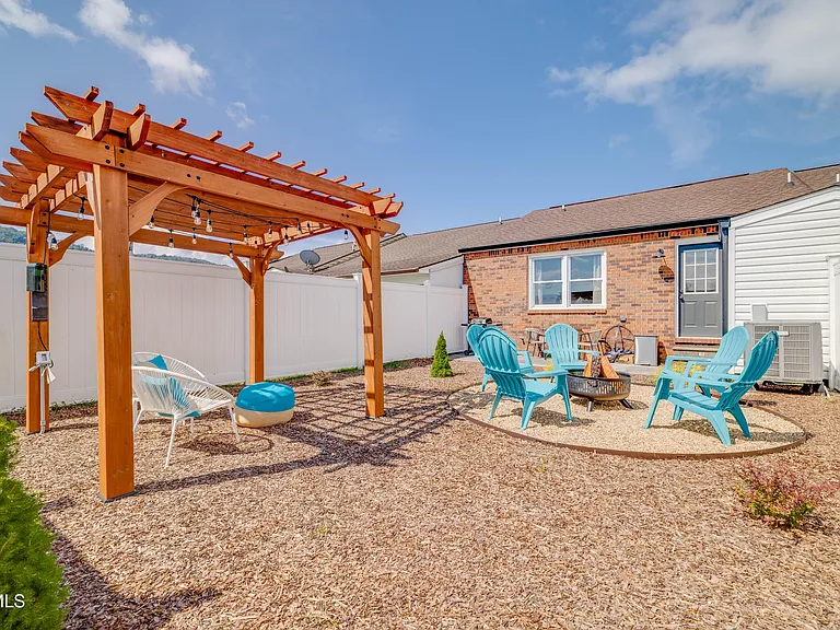 109 Mayfield Dr #2 — Photo 25