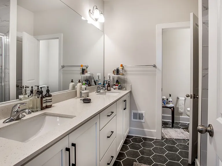 157 Locke St — Photo 17