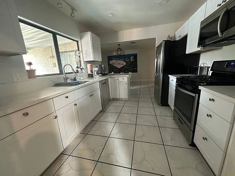 1505 Hialeah Dr — Photo 38