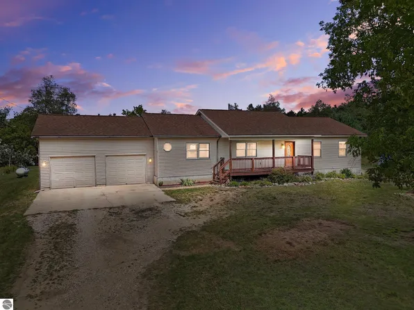 402 W 32nd Rd, Boon, MI 49618