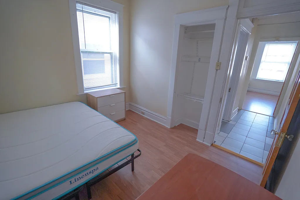 3 bed, 1200 sqft, $1,895 — Photo 3