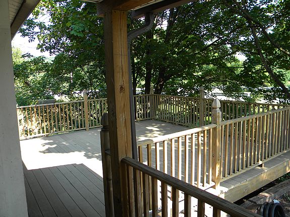 Huge Deck for entertaining