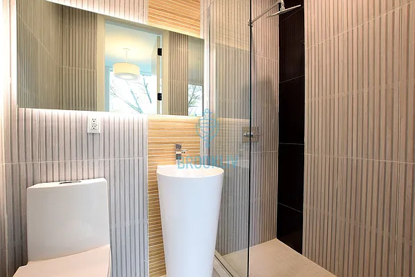 Rented by null | media 61