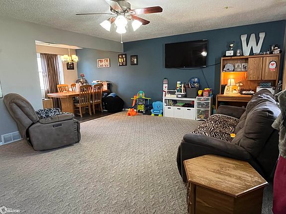 3rd image of 1008 Gordon Dr