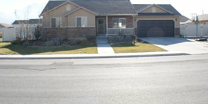 Brick & Stucco Horse Prop