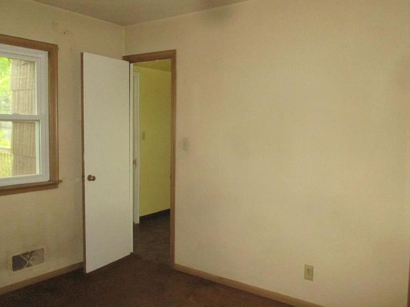 5th image of 1402 Mechanic Ave