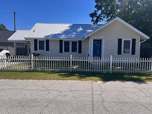 223 Holt St Photo 1