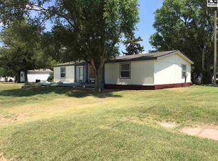 200 S Martin St, Turon, KS 67583