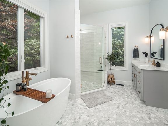 3rd image of 163 Forbes Way