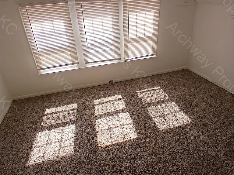 1900 Grandview Blvd — Photo 18