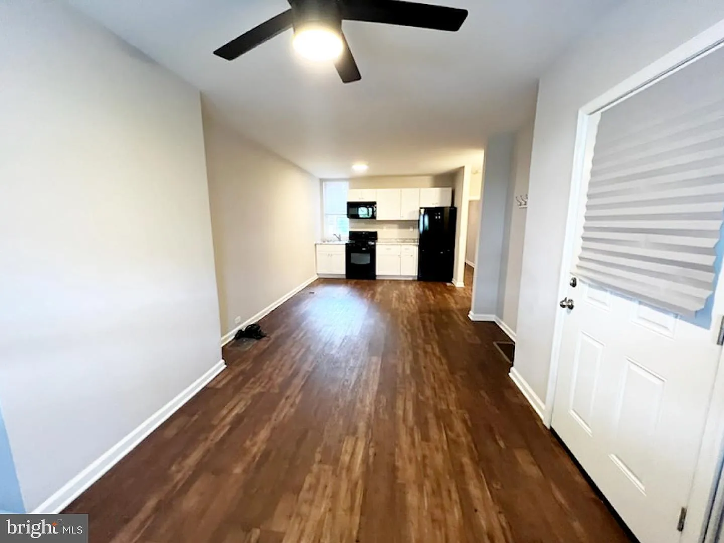 1 bed, 900 sqft, $1,320 — Photo 2