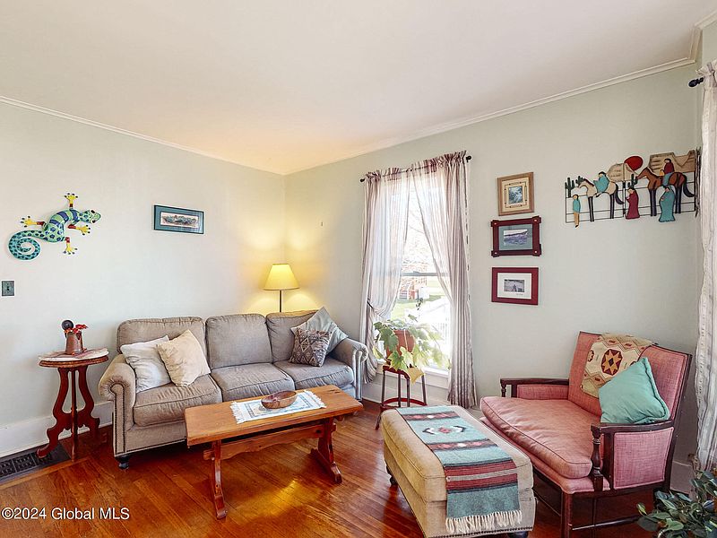 3rd image of 113 Rose Street