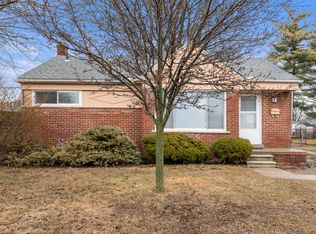 27734 Maplewood St, Garden City, MI 48135