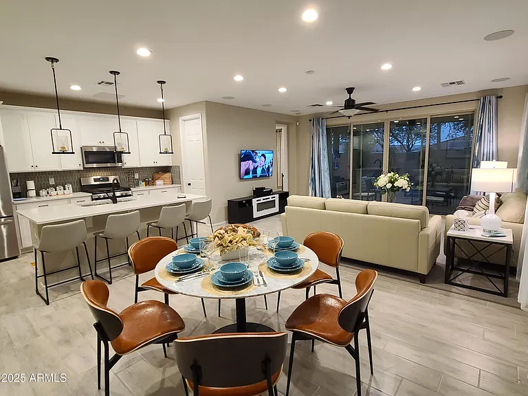 1666 E Lee Dr — Photo 11
