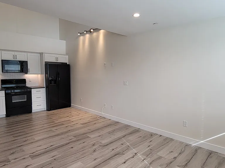 1110 Magnolia Ave #207 — Photo 3