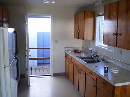 2nd image of 2398 Broadway Ave APT J