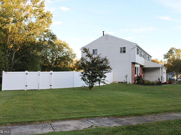 4th image of 9 Hampshire Ave