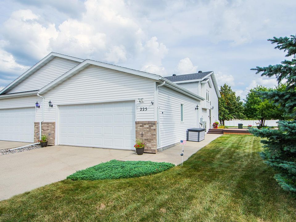 1st image of 225 Suntree Ct